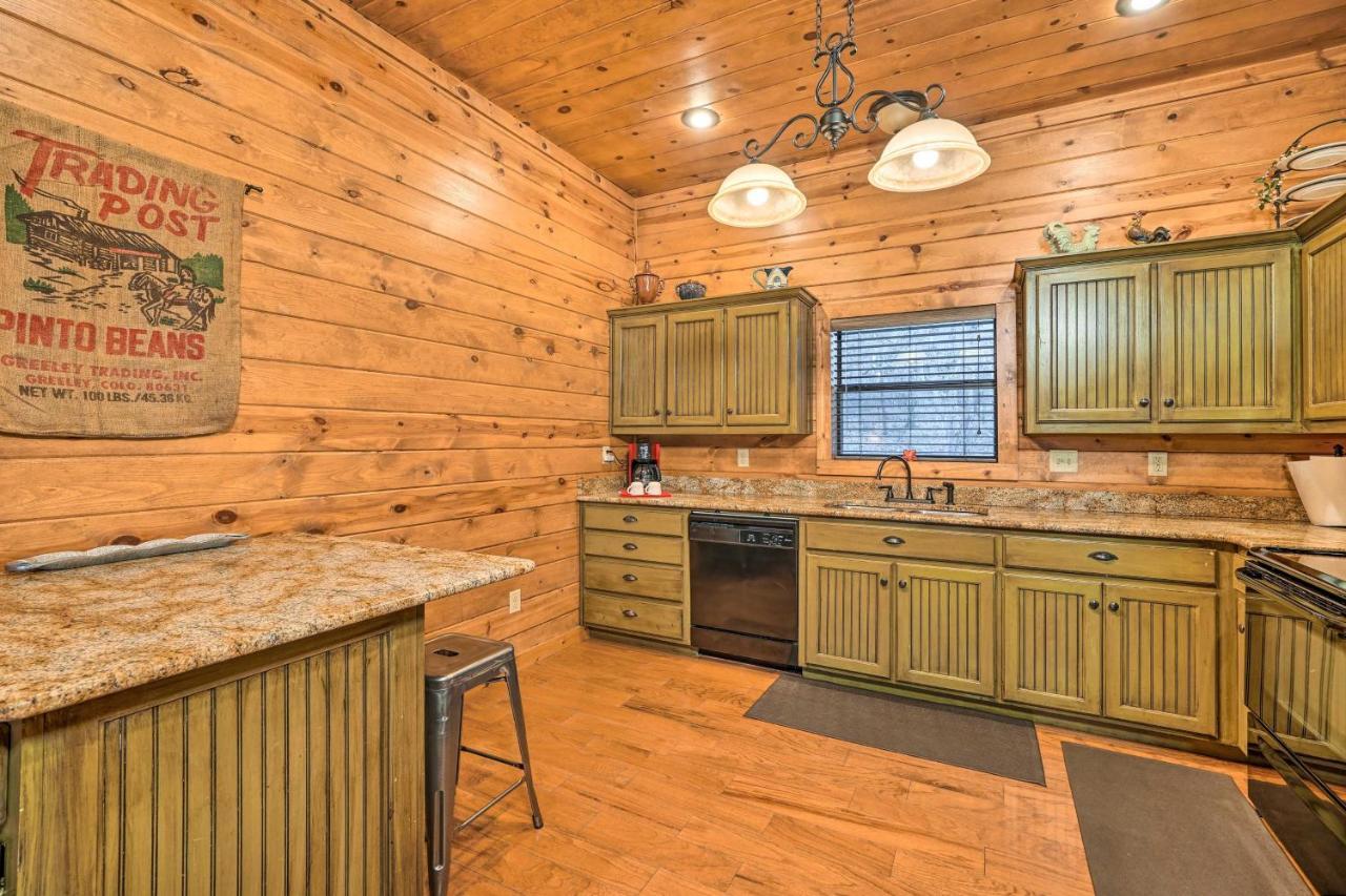 Broken Bow Cabin With Deck, Hot Tub And Fire Pit! Экстерьер фото